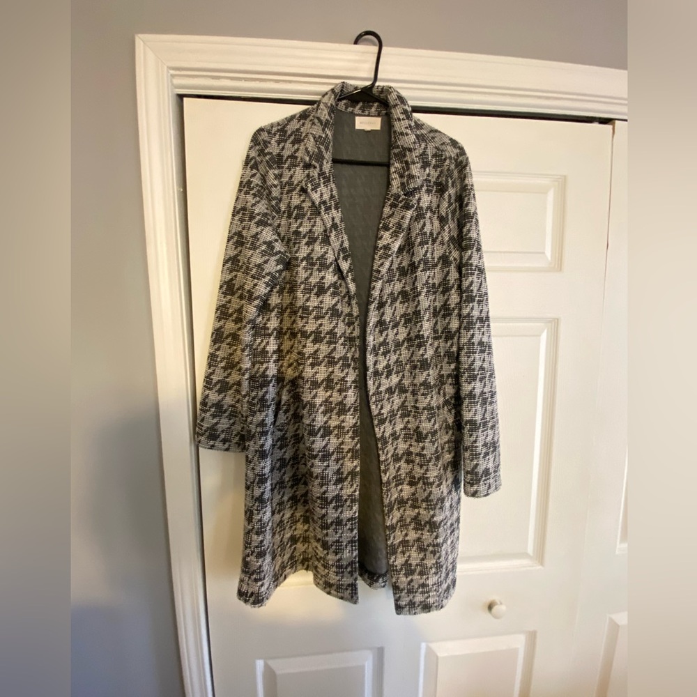 Ladies size L black and white long jacket with side pockets